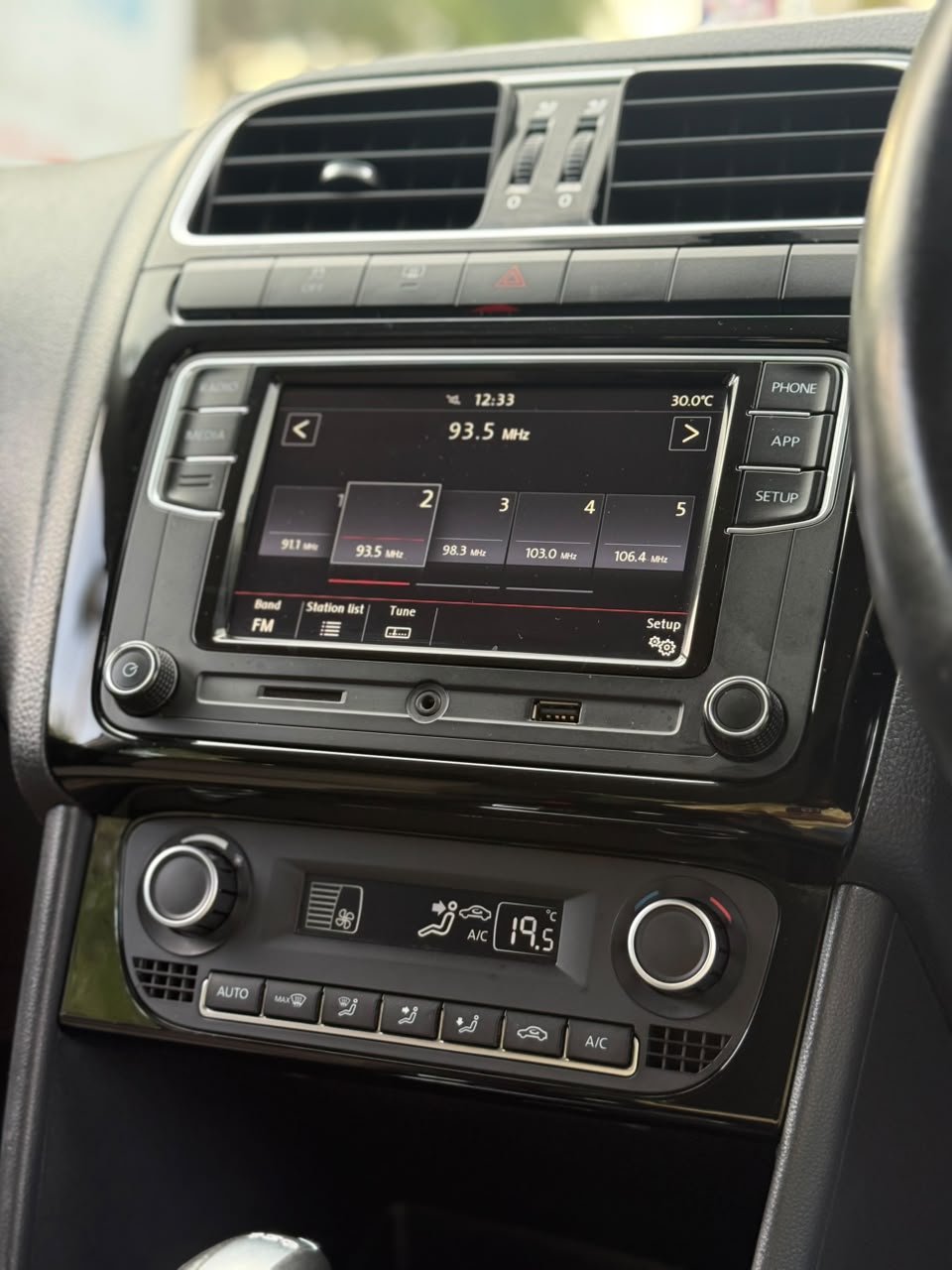 Volkswagen Polo - Image 10